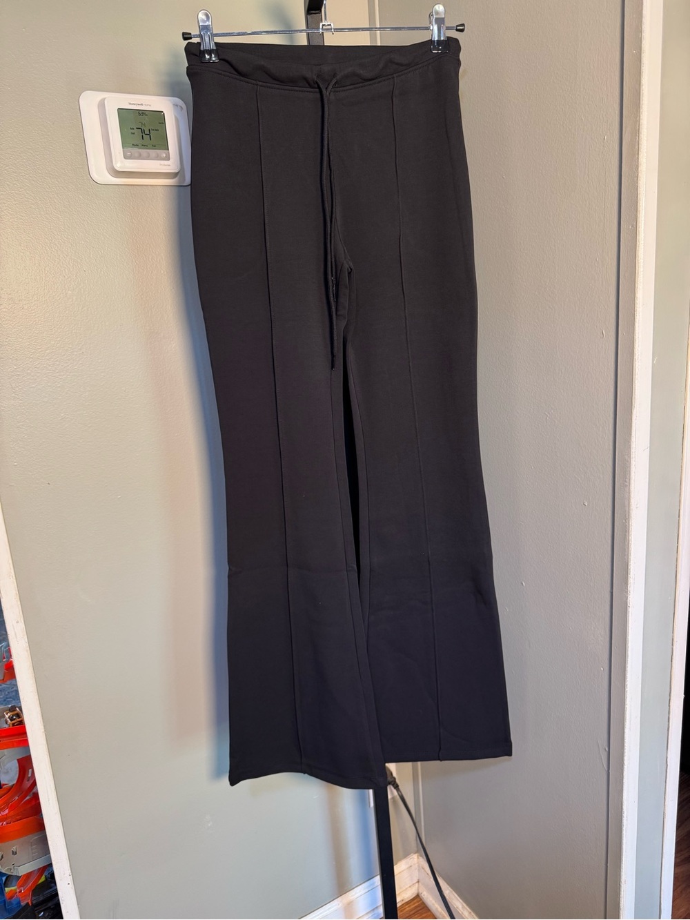NWOT Zenana Scuba Point pants